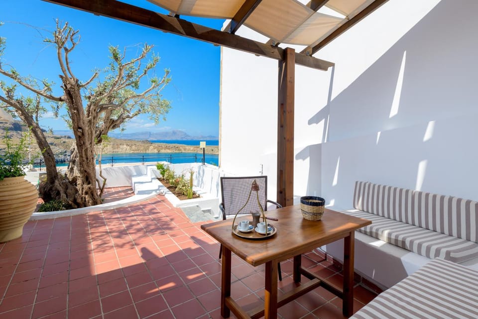 View (from property/room), Balcony/Terrace, Seating area, Sea view