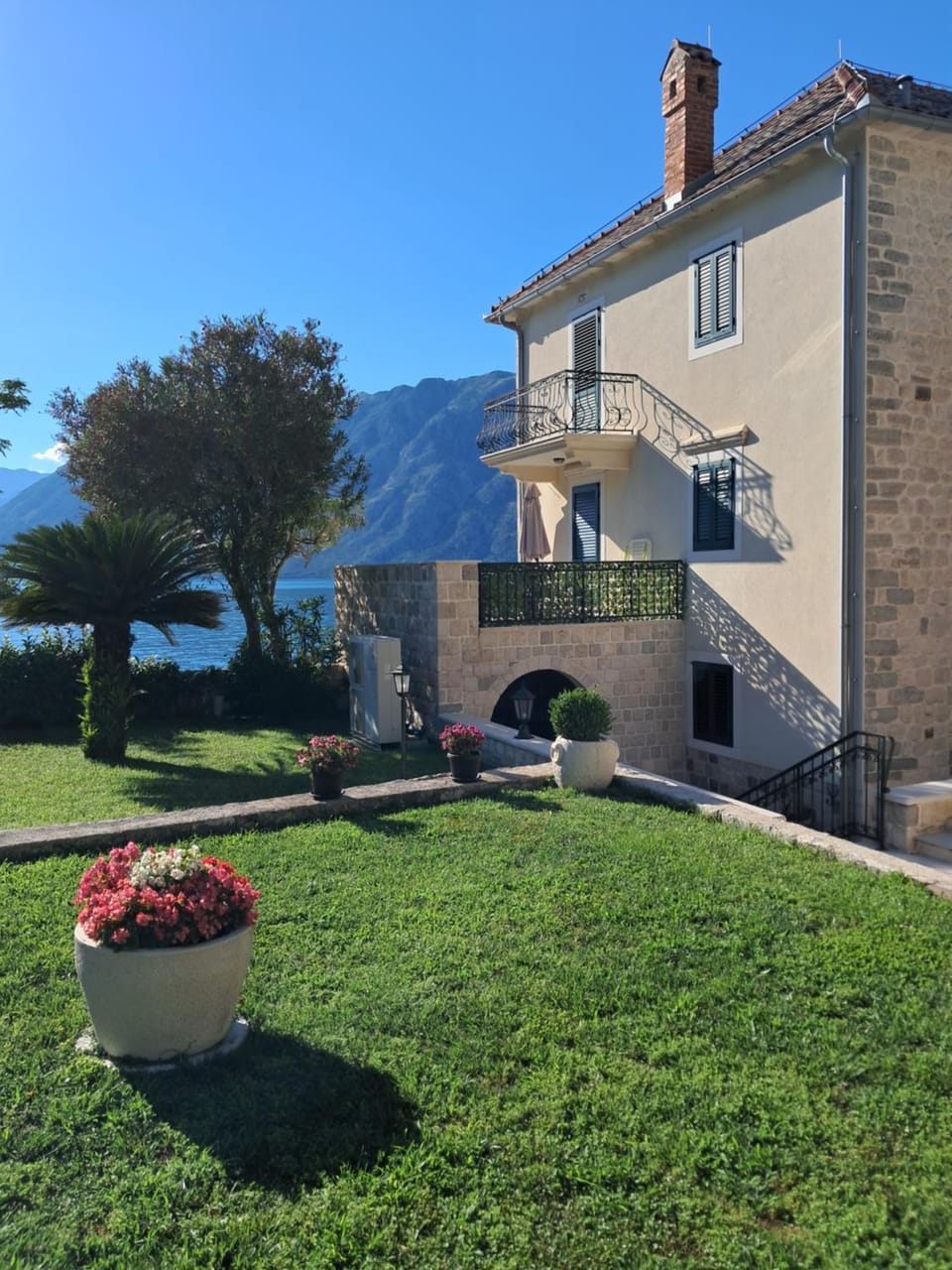 Property building, Garden, Garden view