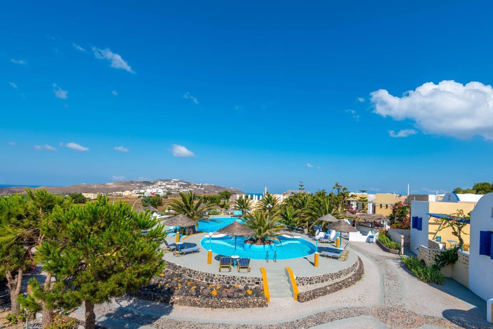 Property building, Bird's eye view, Swimming pool