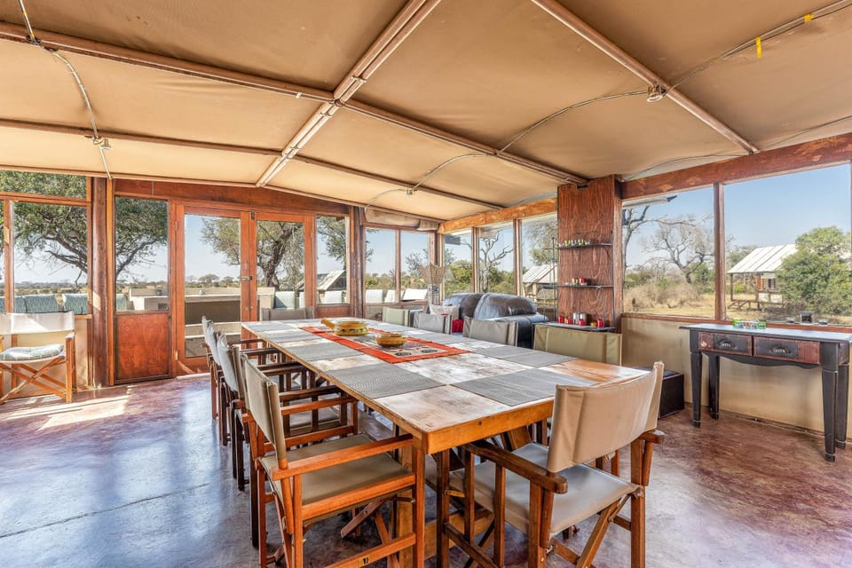 Restaurant/places to eat, Dining area