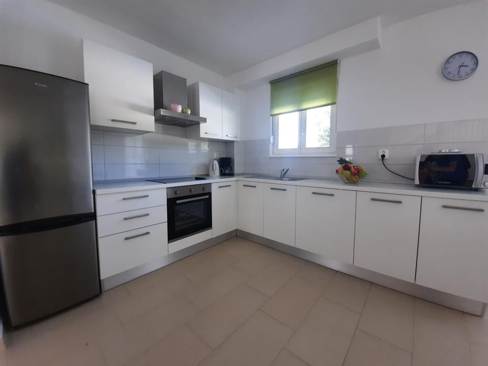 Kitchen or kitchenette, dishwasher, minibar, oven, pet friendly, stove