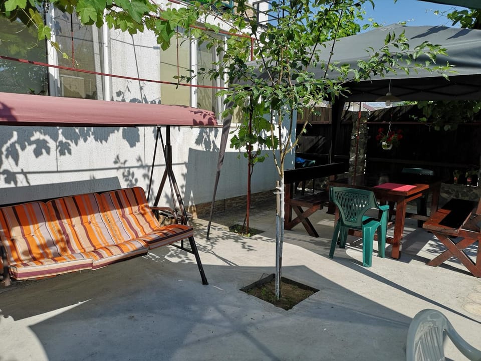 Property building, Restaurant/places to eat