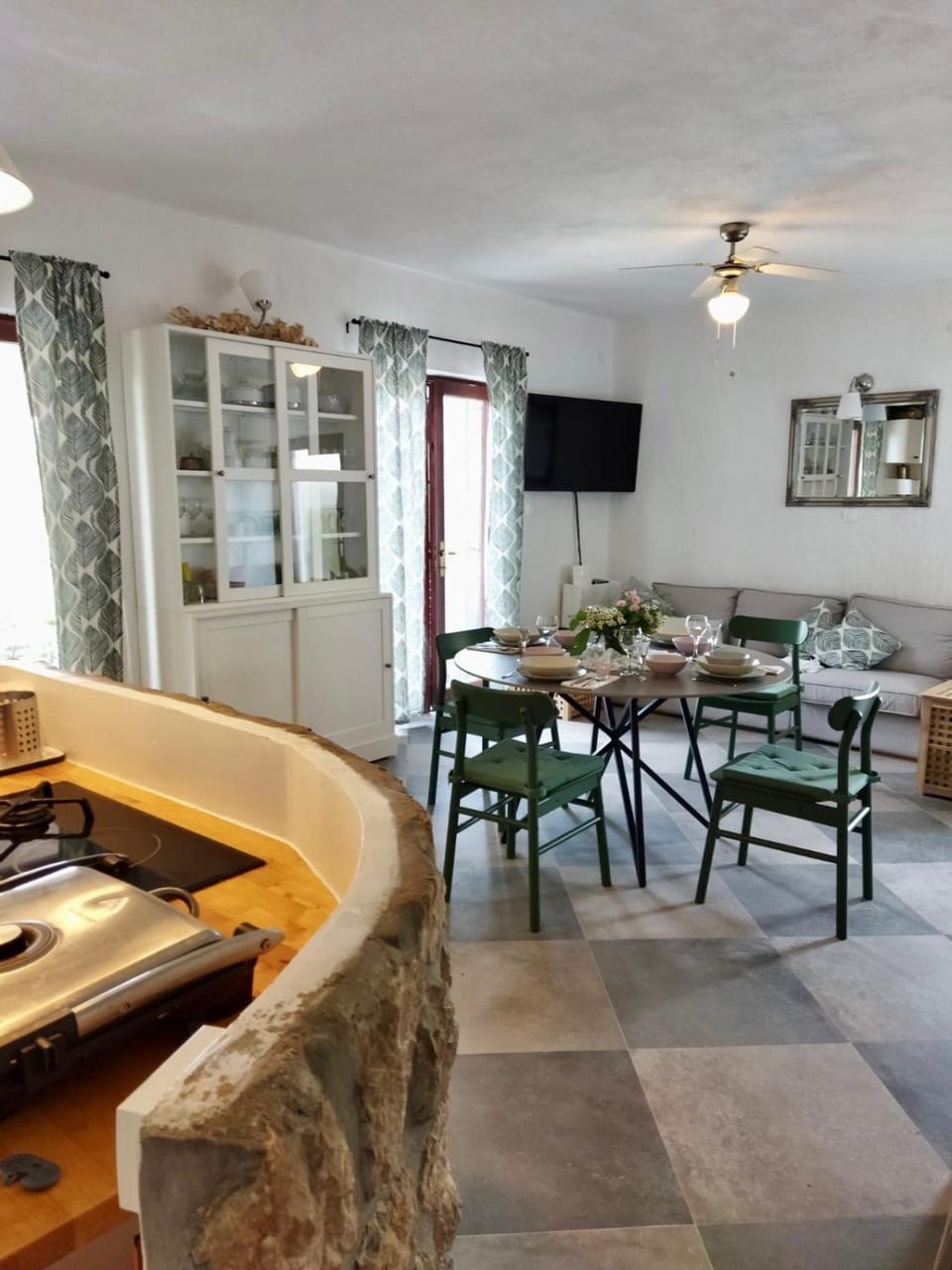 TV and multimedia, Kitchen or kitchenette, Living room, Seating area, Dining area, Evening entertainment, fireplace