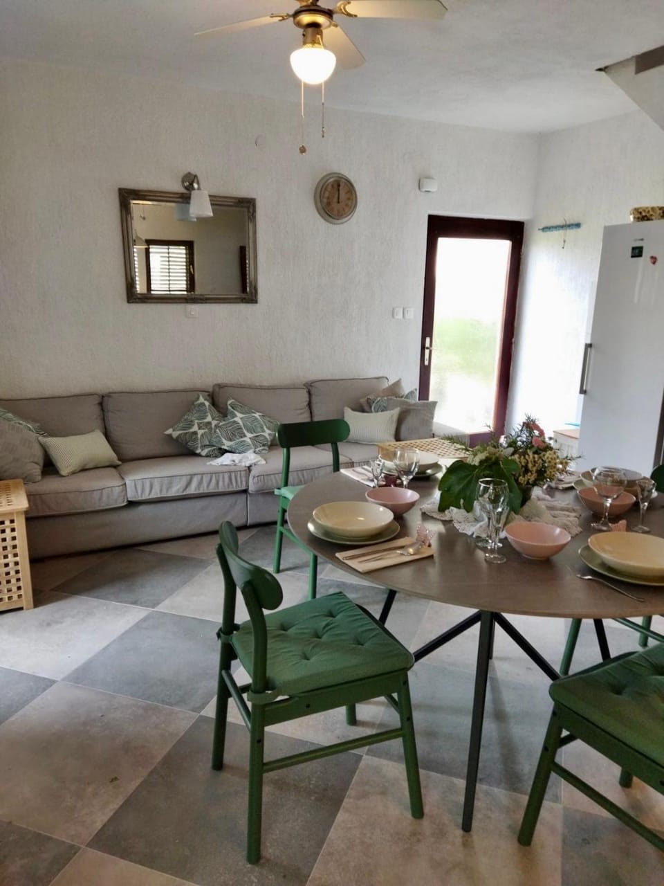 Seating area, Dining area