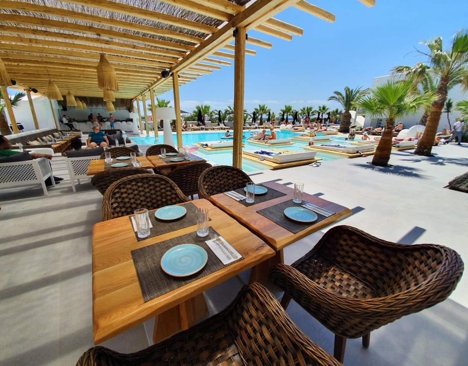 Restaurant/places to eat, Swimming pool