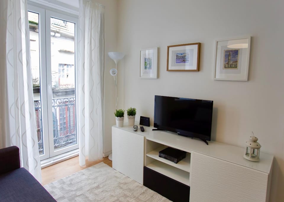 Communal lounge/ TV room, Living room