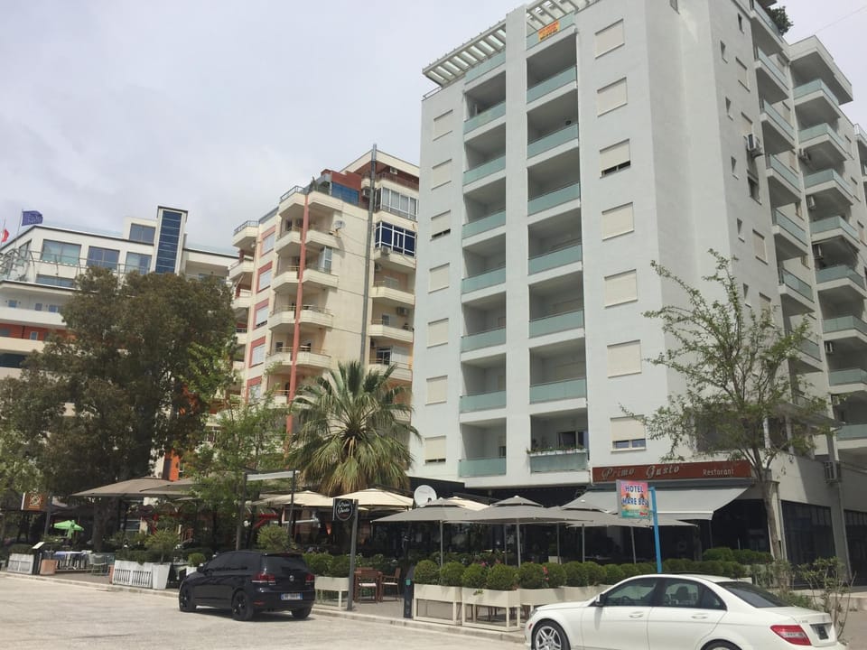 Property building, Neighbourhood