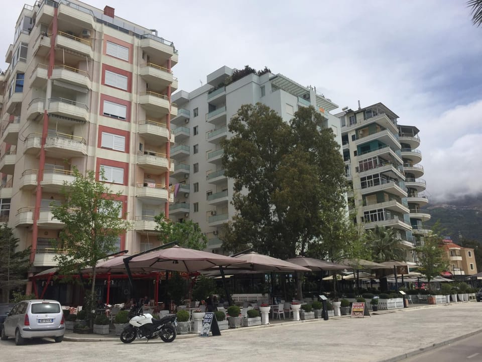 Property building, Neighbourhood