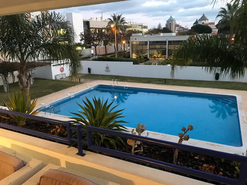 Balcony/Terrace, Area and facilities