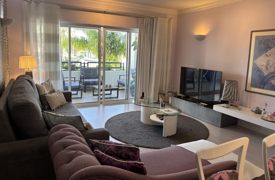 Communal lounge/ TV room, TV and multimedia, Living room, internet