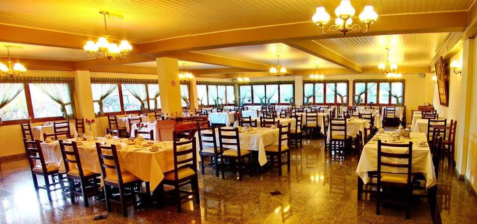 Restaurant/places to eat, Continental breakfast, Lunch, Dinner