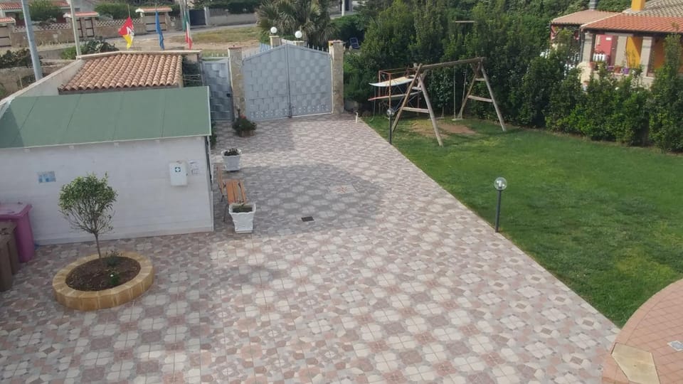 Day, Garden view