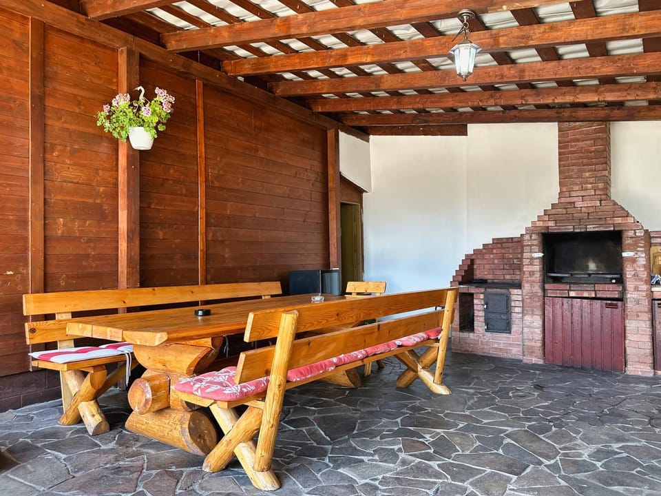 BBQ facilities, Dining area