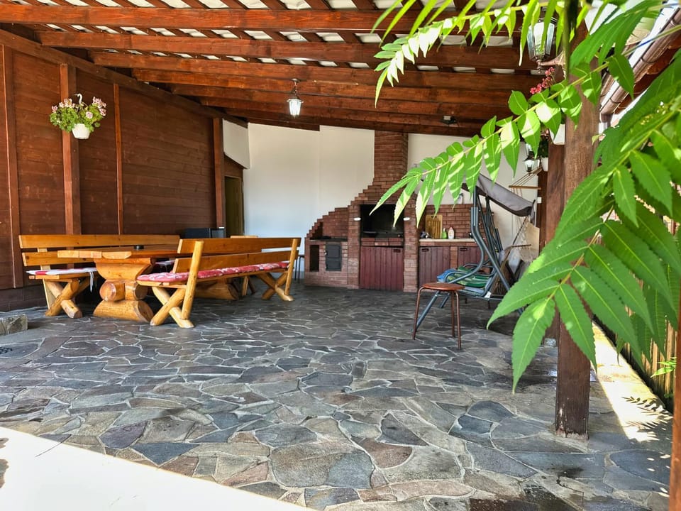 BBQ facilities, Dining area