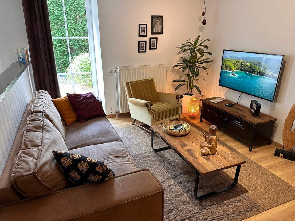 Property building, TV and multimedia, Living room