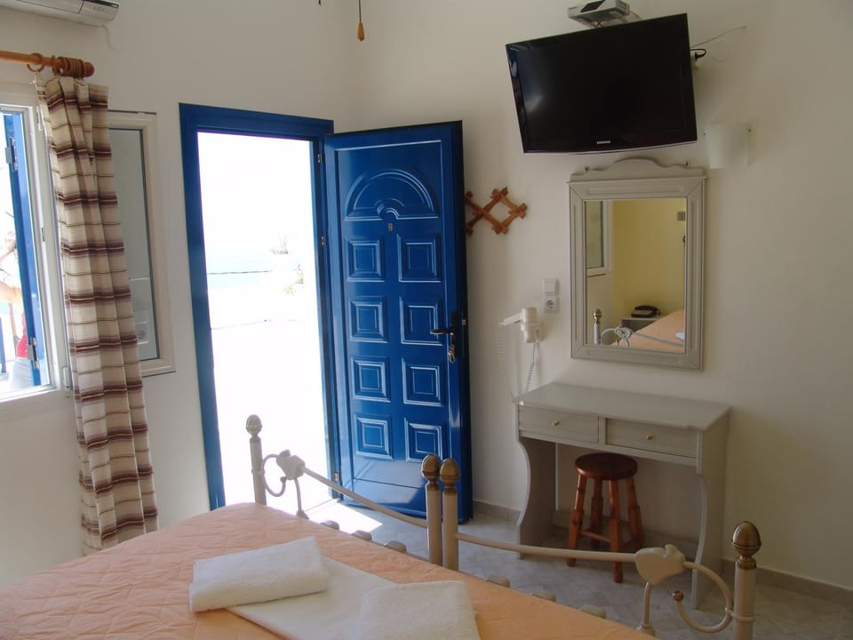 Bed, TV and multimedia