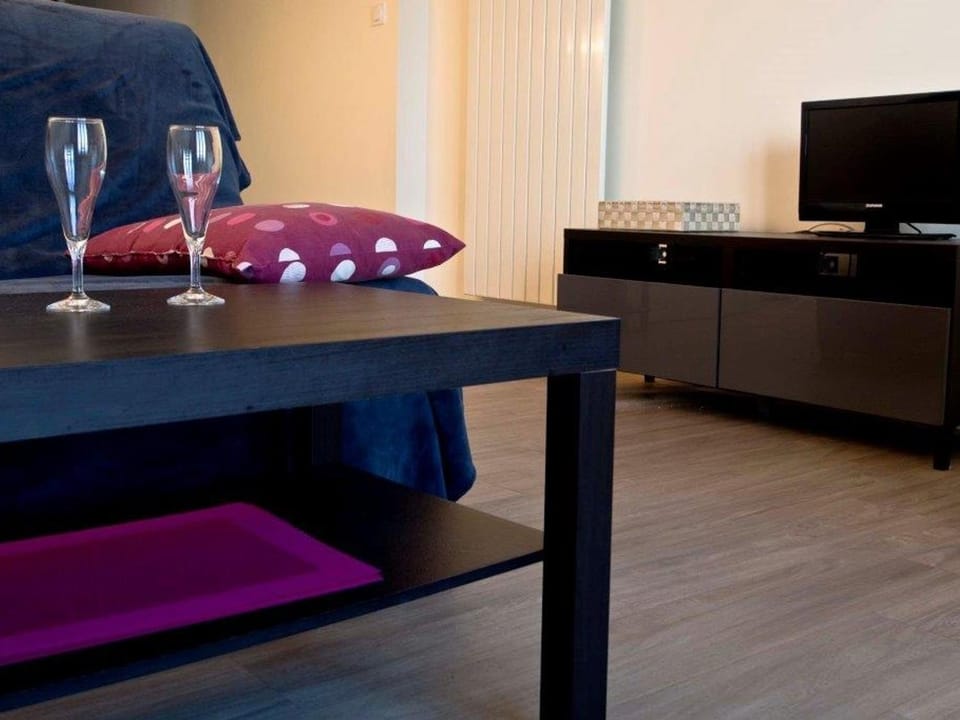 Studio rénové face mer avec balcon au centre plage, proche commerces - Les Sables d'Olonne - FR-1-92-748 Apartment in Les Sables-d'Olonne