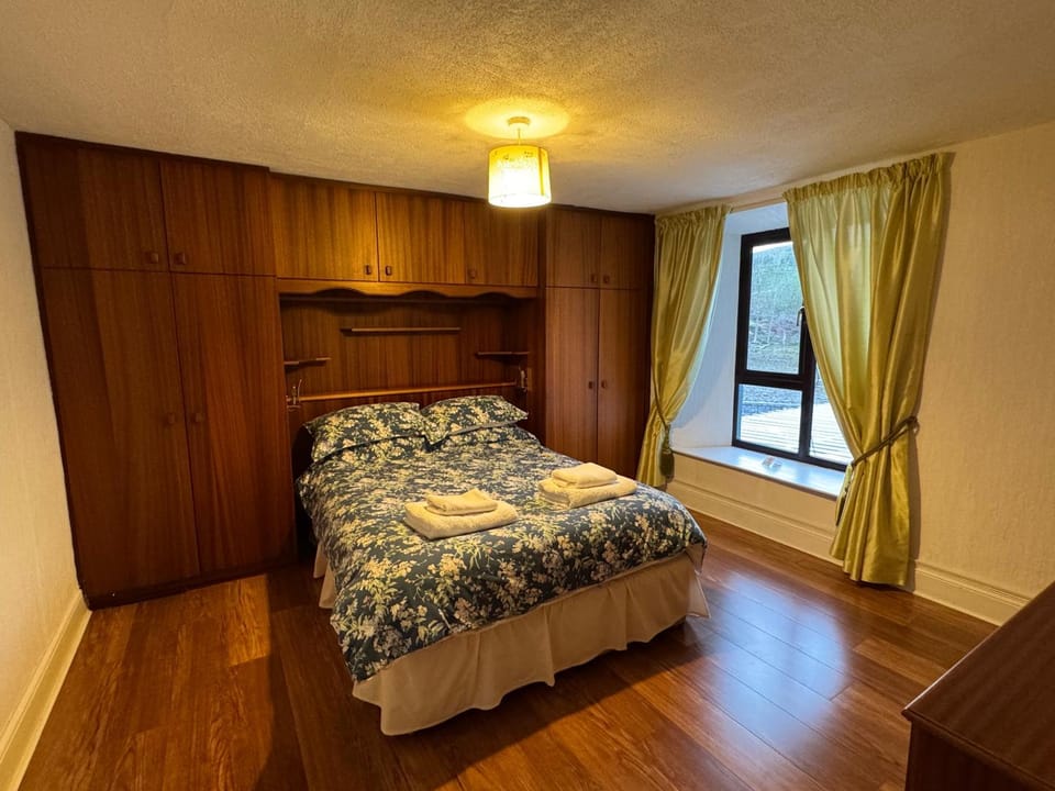 Bed, Photo of the whole room, Bedroom, wardrobe