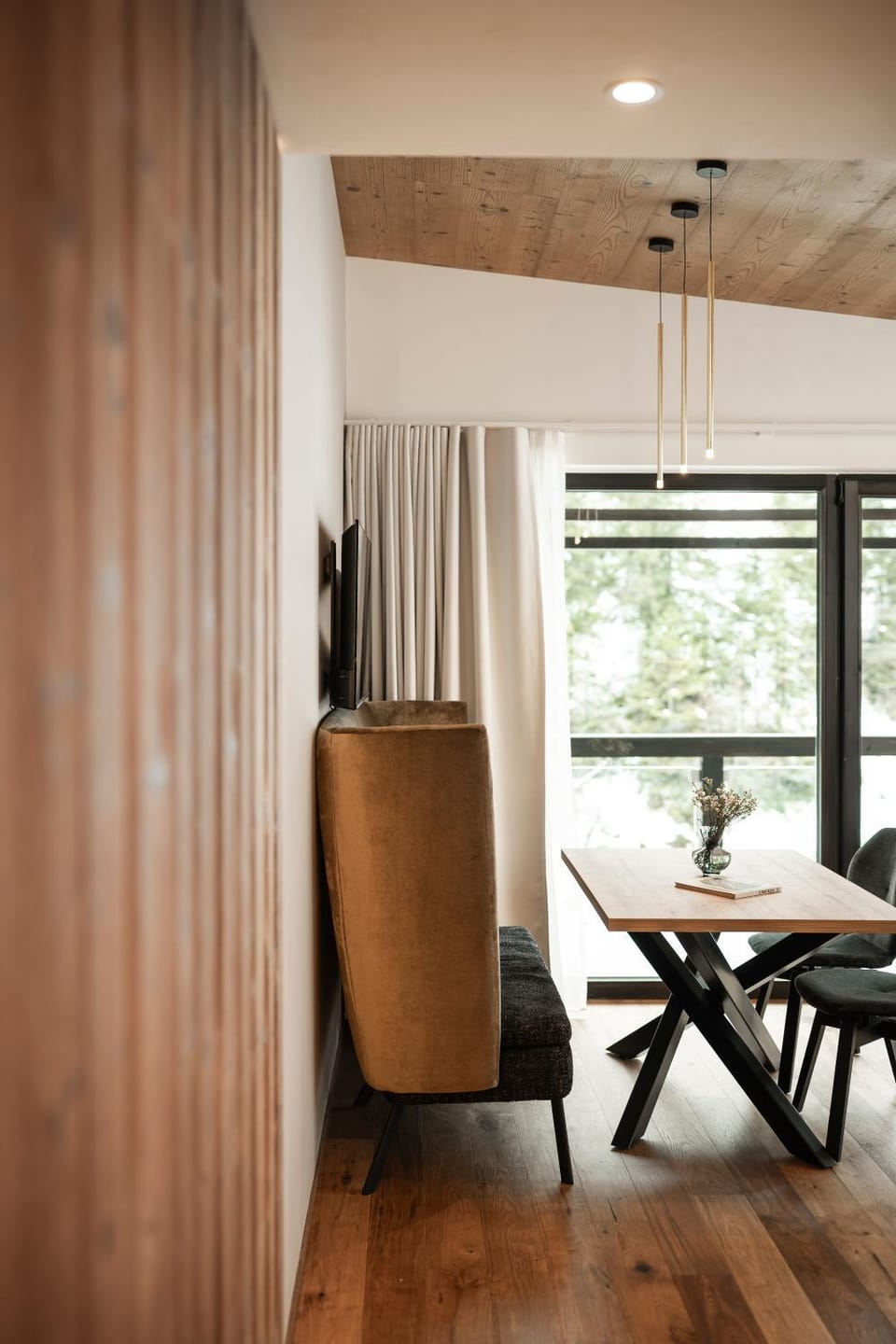 TV and multimedia, Living room, Decorative detail, Seating area, Dining area