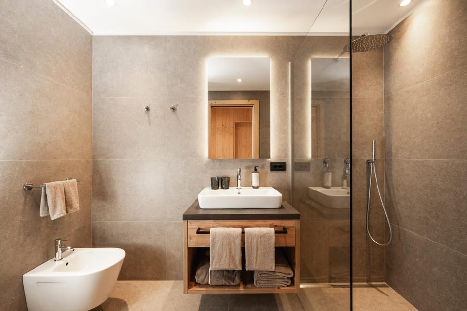 Shower, Bathroom, Photo of the whole room, bidet