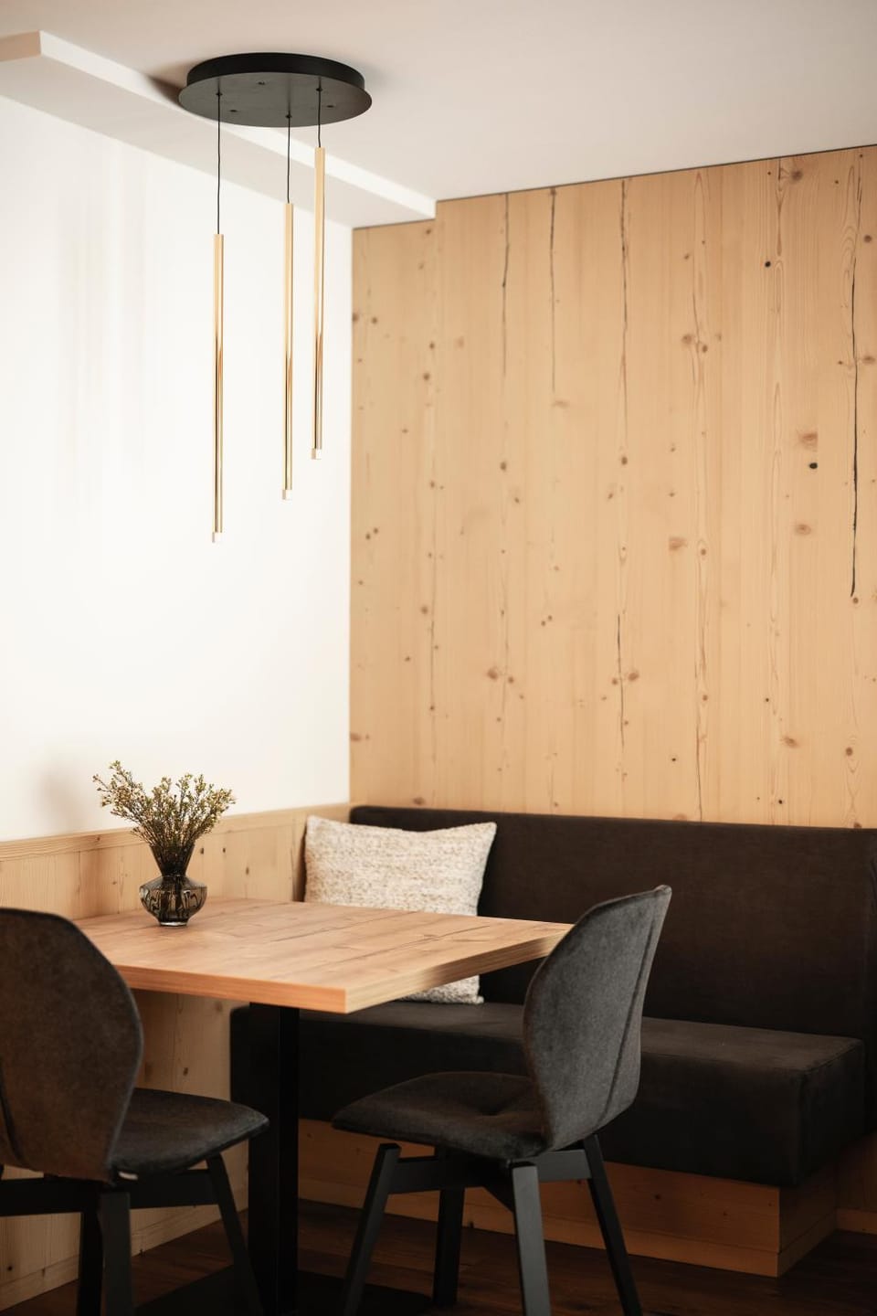 Decorative detail, Seating area, Dining area