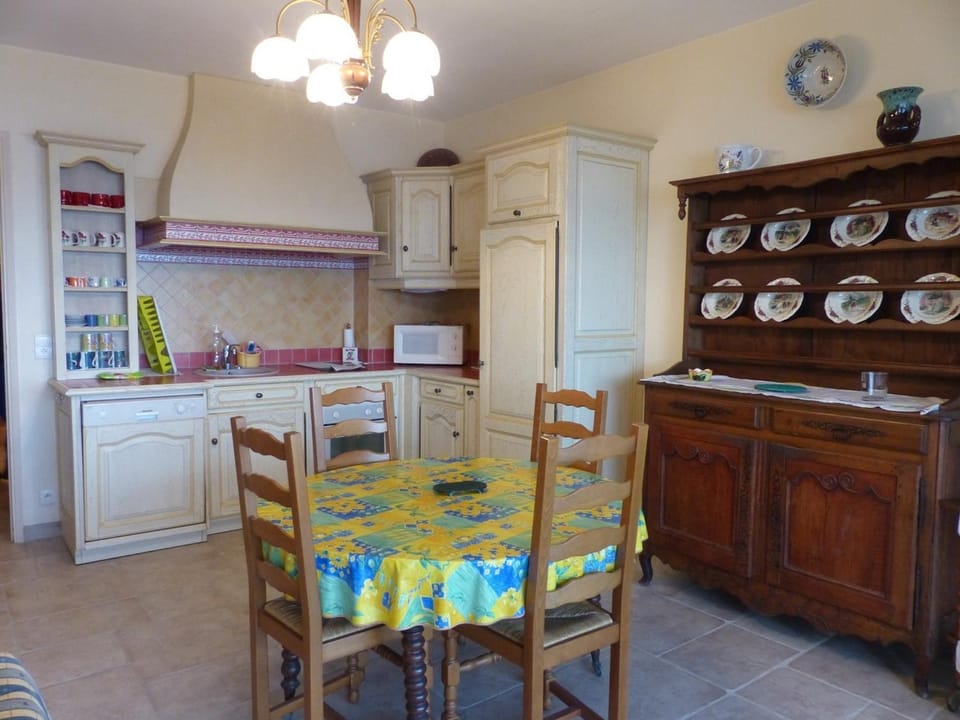 Appartement T2 au Lavandou avec Garage et Balcon - FR-1-308-57 Apartment in Bormes-les-Mimosas