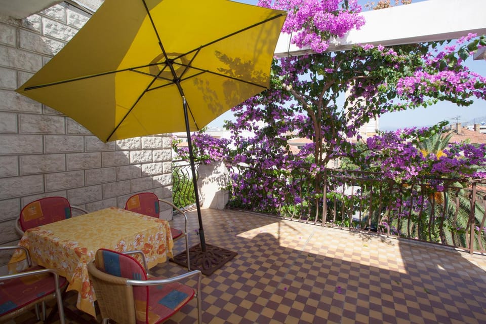 Patio, Garden, Balcony/Terrace, Food and drinks, Seating area, Dining area, Area and facilities