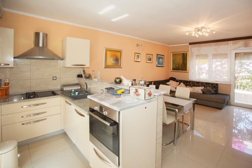 Coffee/tea facilities, Kitchen or kitchenette, Living room, Photo of the whole room, Seating area, Dining area, Area and facilities