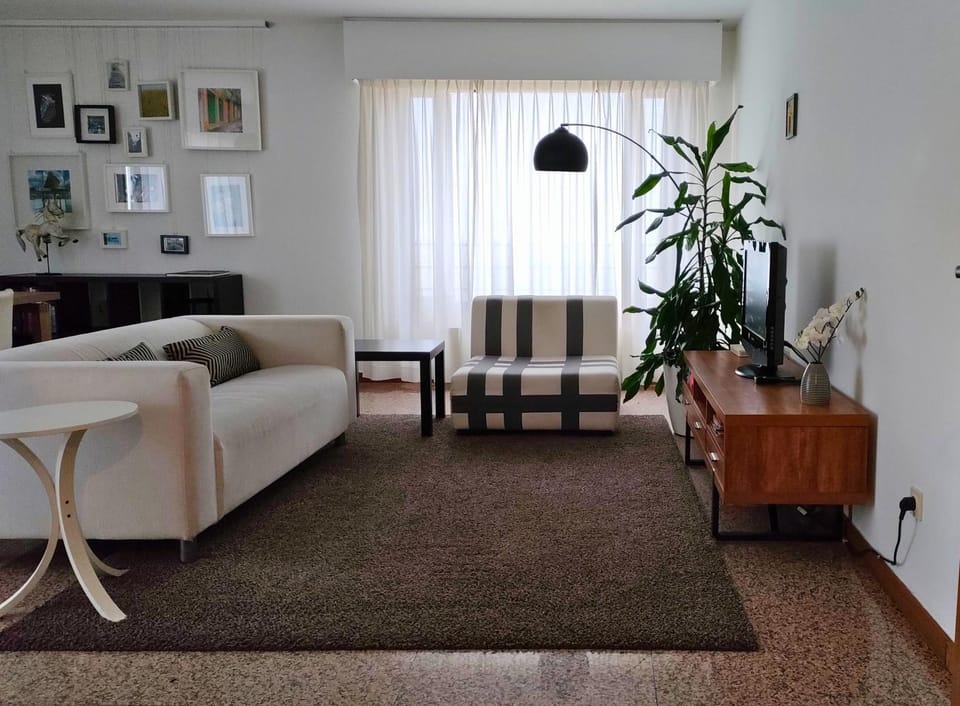 Property building, Communal lounge/ TV room, Living room, City view, River view, Sea view