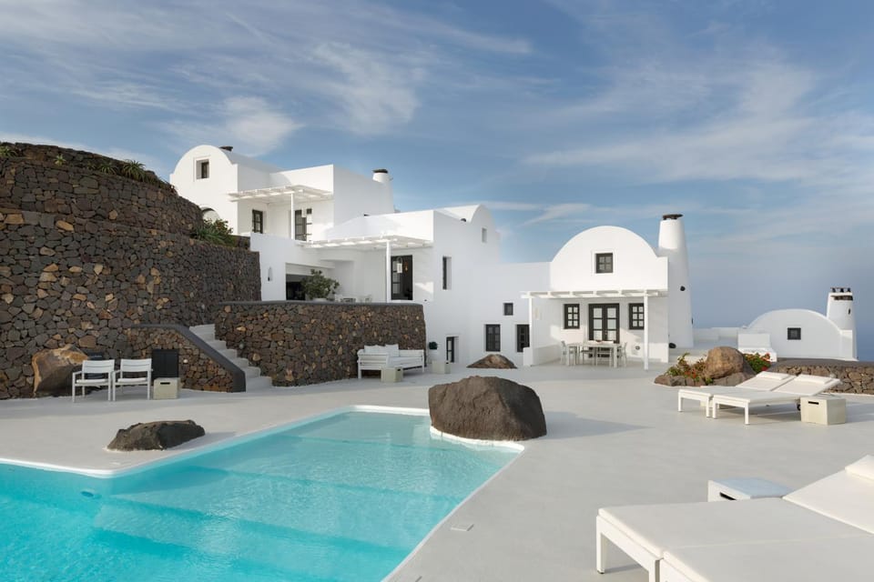Property building, Balcony/Terrace, Swimming pool