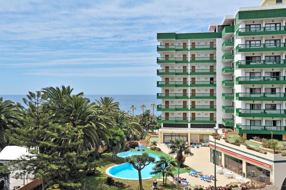 Garden, View (from property/room), Balcony/Terrace, Dining area, Sea view, Swimming pool