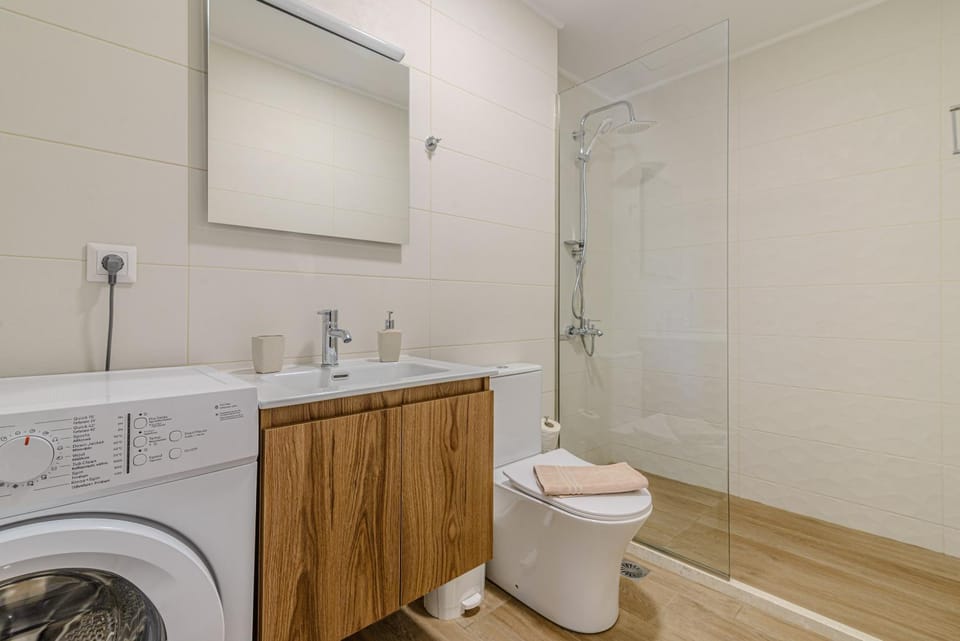 Shower, Toilet, Bathroom, washing machine