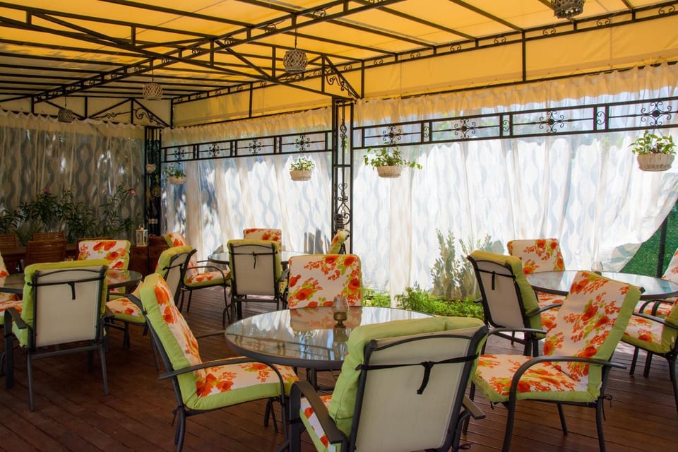 Spring, Summer, Garden, Lounge or bar, Decorative detail, On site