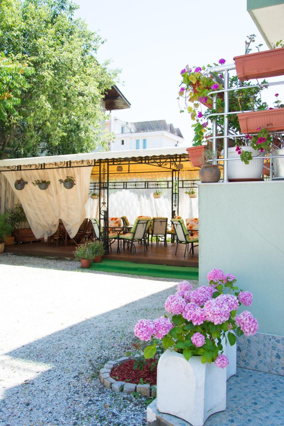 Garden, Lounge or bar