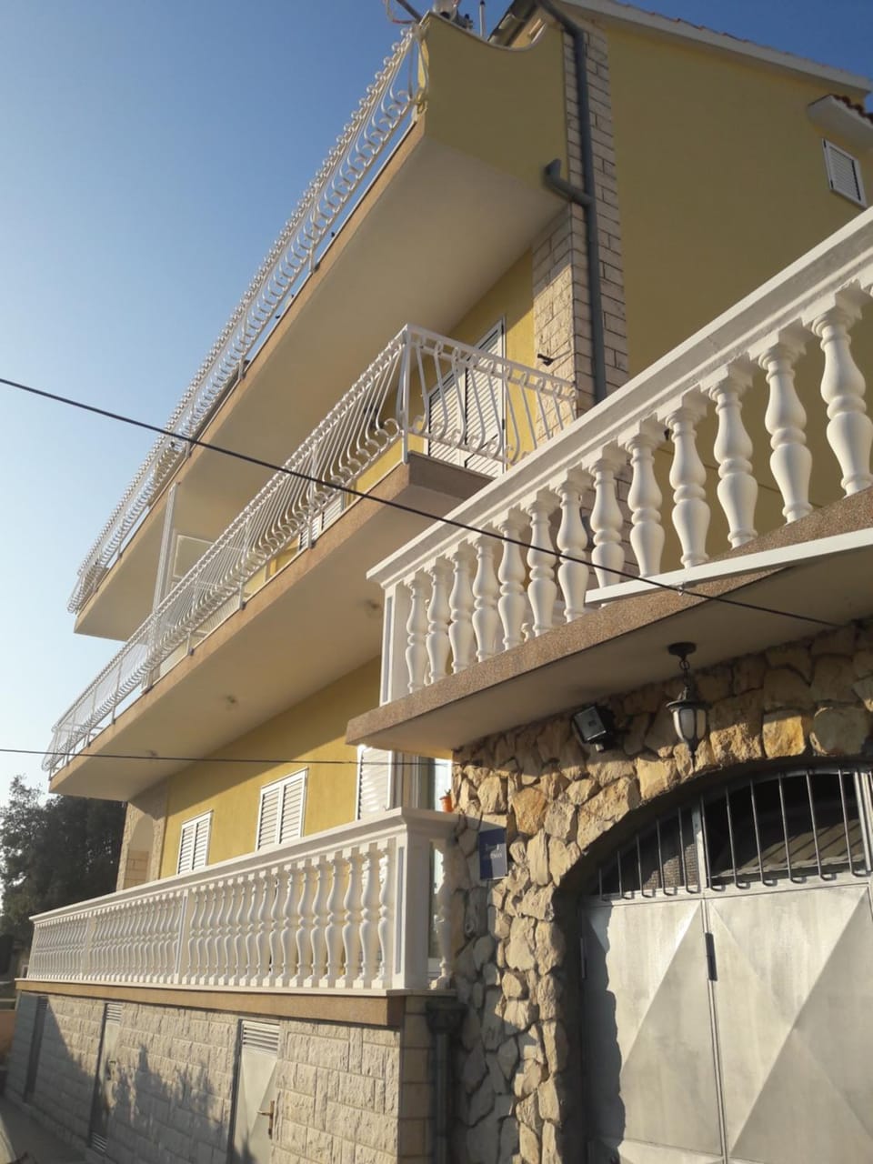 Property building, Patio, Facade/entrance, BBQ facilities, Fishing, Garden, Table tennis, View (from property/room), Balcony/Terrace, Animals, Garden view, Mountain view, Sea view, Street view, Area and facilities, Family