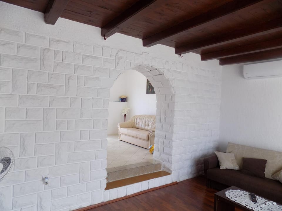 Bed, Living room