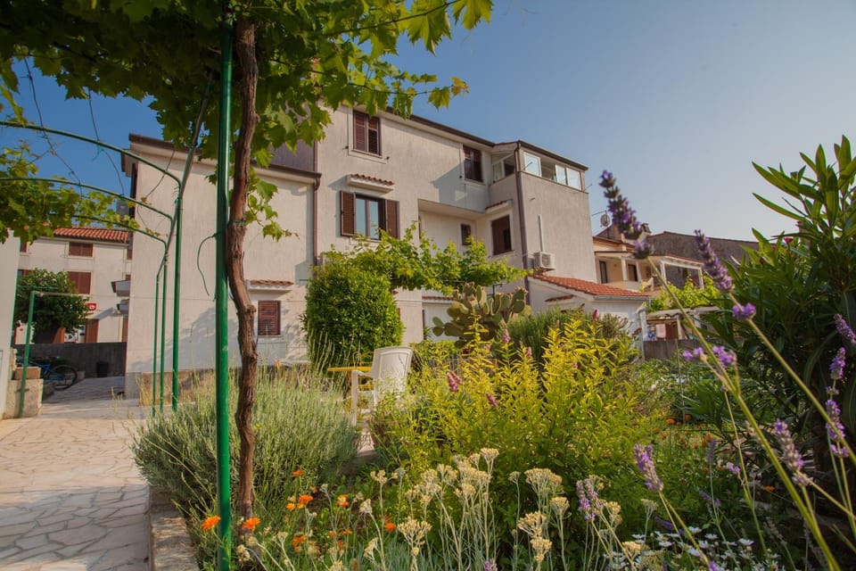 Rooms Ester Bed and Breakfast in Cres