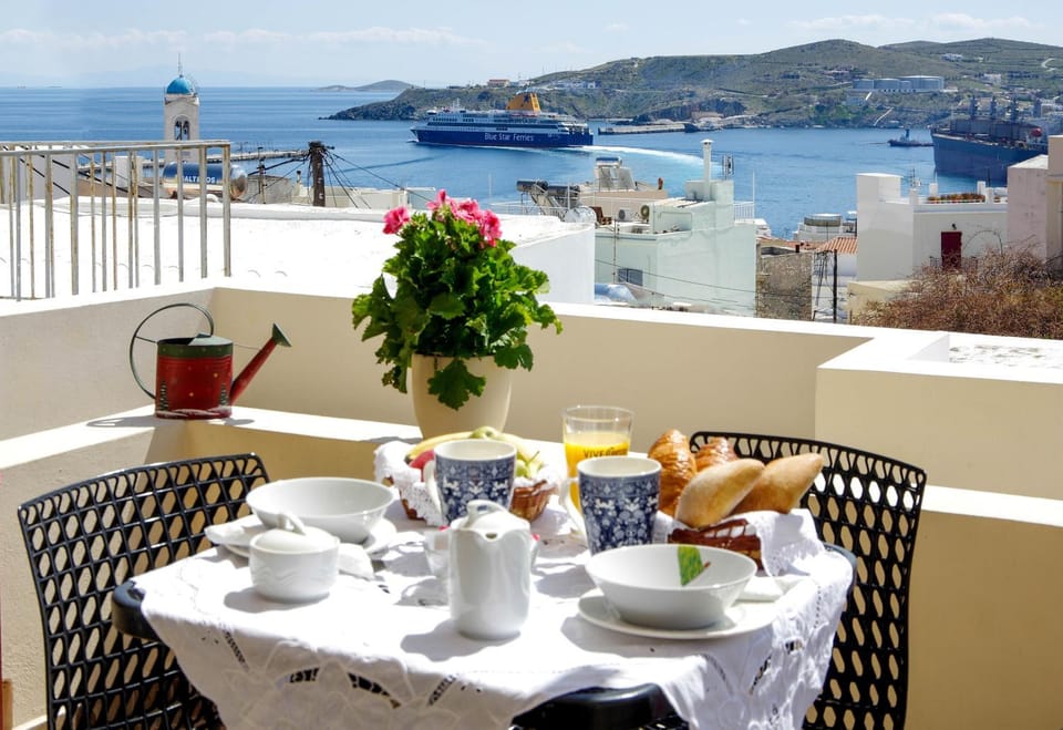Balcony/Terrace, Mountain view, Sea view, Location