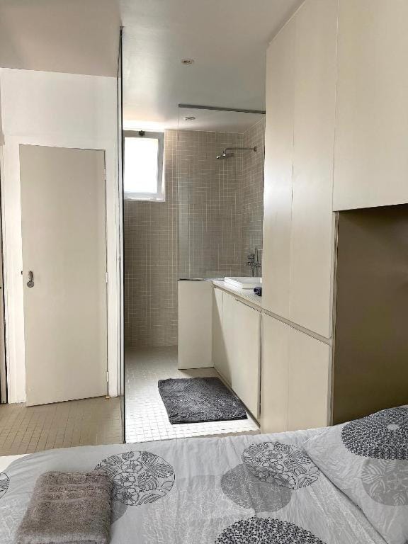 Bathroom, Photo of the whole room, Bedroom
