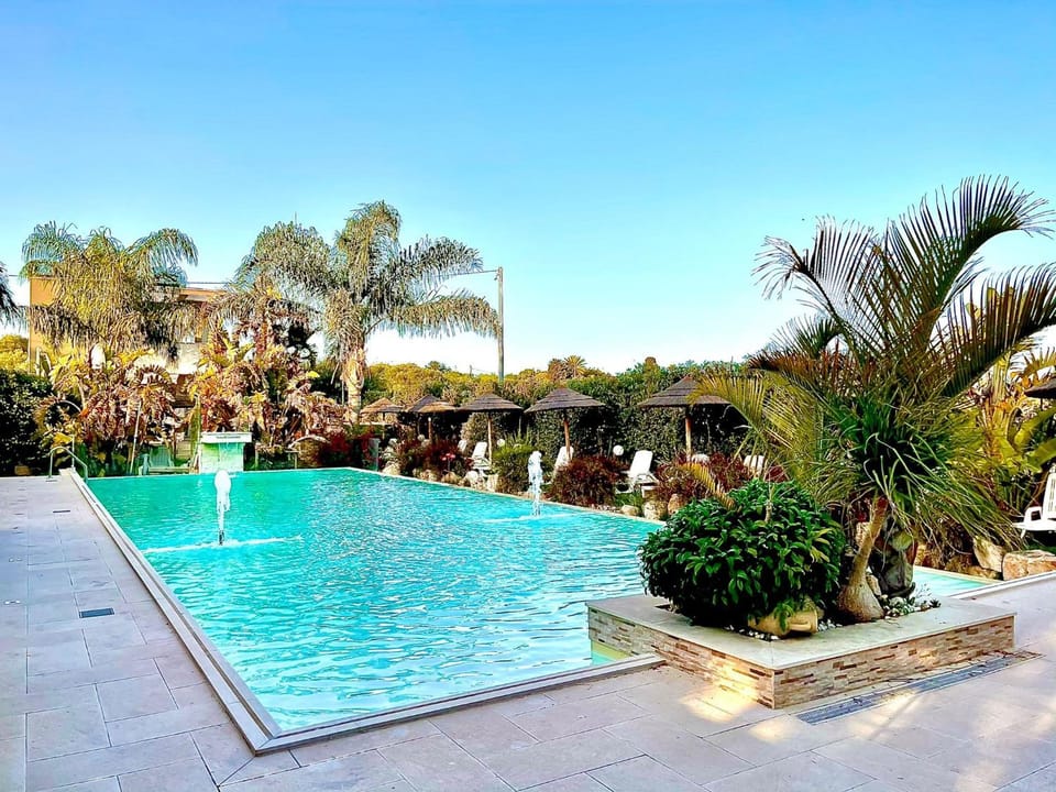 Garden, Garden view, Pool view, Swimming pool, sunbed