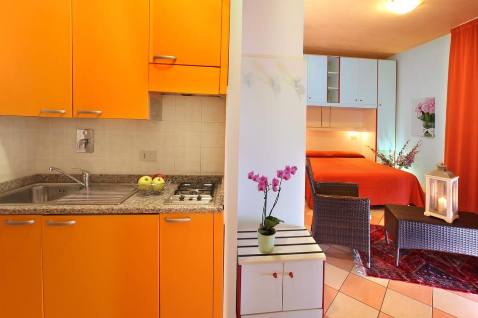 Bed, Kitchen or kitchenette, Kitchen or kitchenette, Seating area