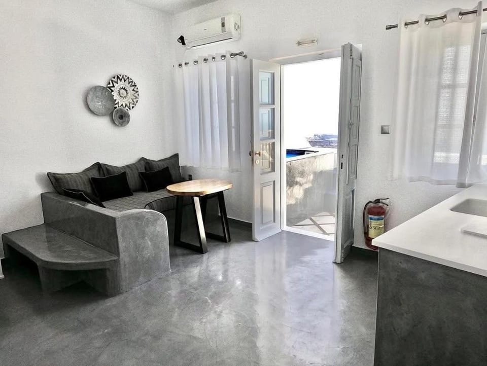 Living room, Photo of the whole room, Seating area, Dining area