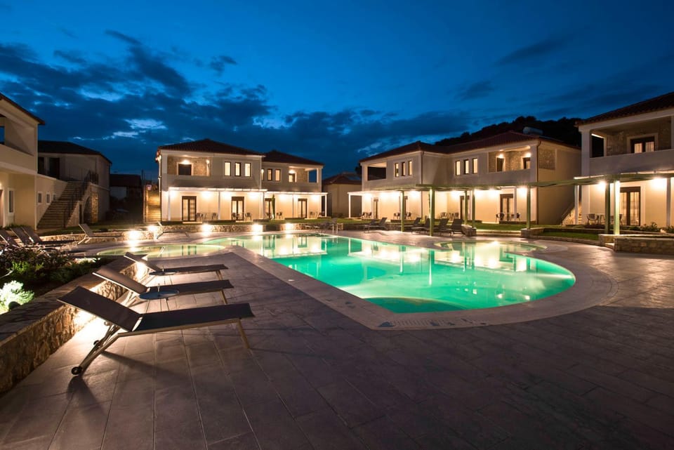 Property building, Garden, Swimming pool