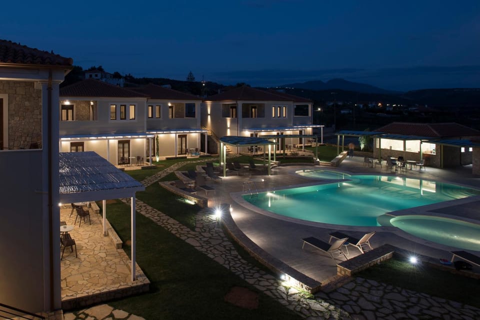 Property building, Garden, Swimming pool
