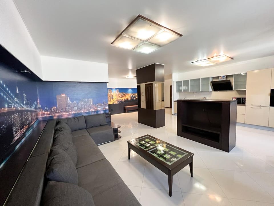 Communal lounge/ TV room, Living room, Seating area, Evening entertainment