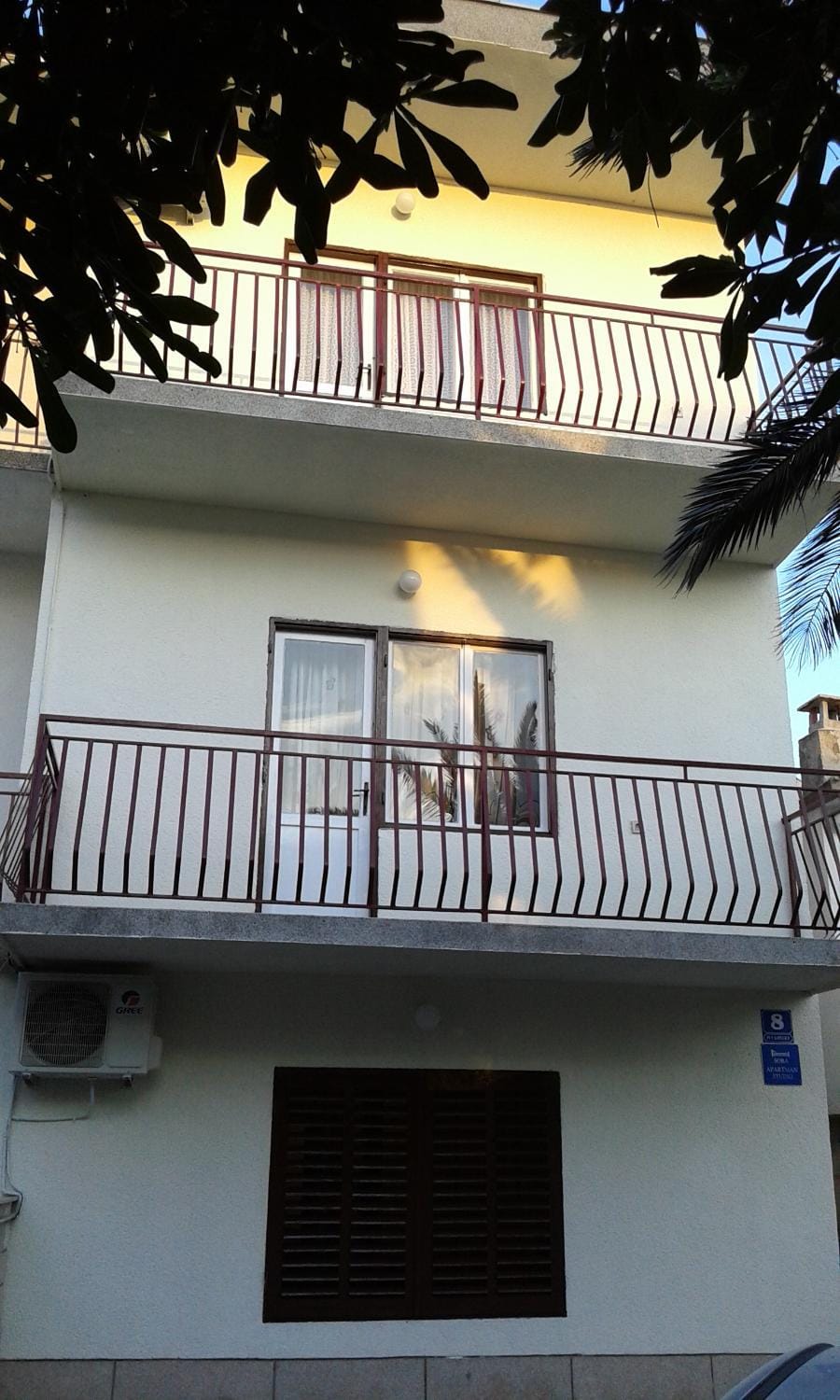 Facade/entrance
