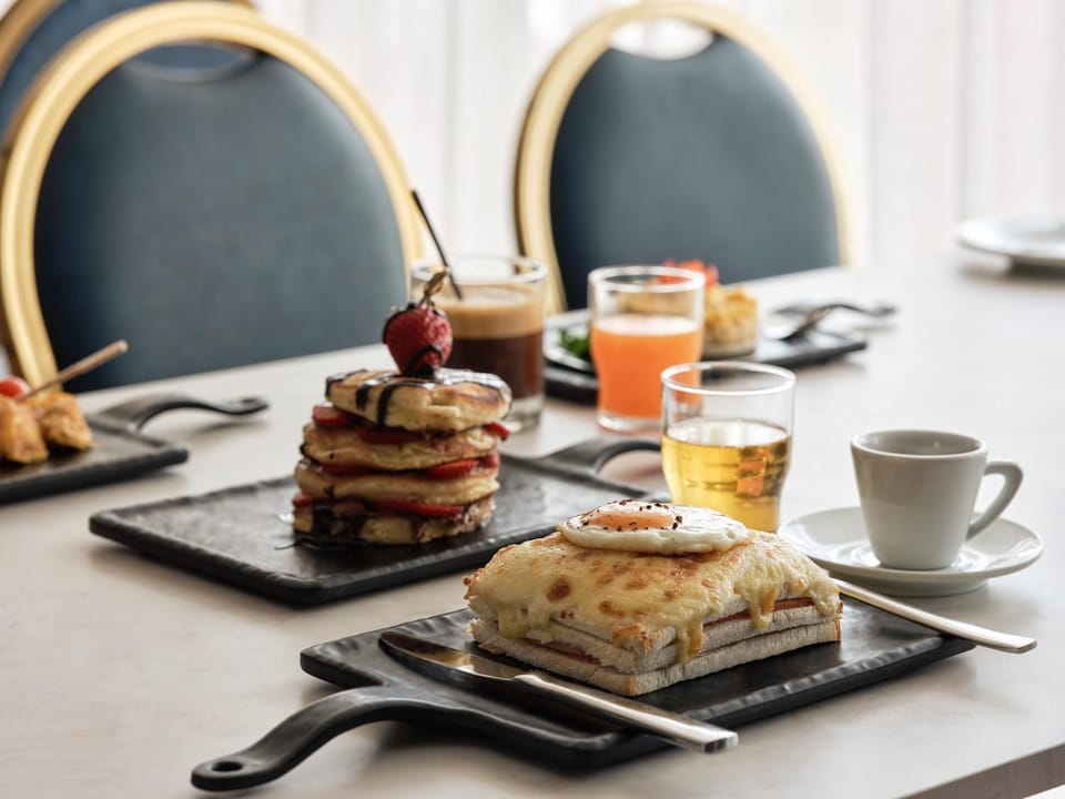 Restaurant/places to eat, On site, Breakfast