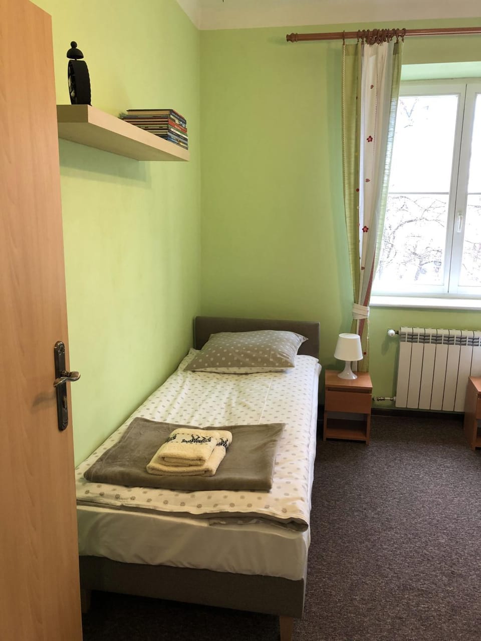 Bed, Bedroom, towels