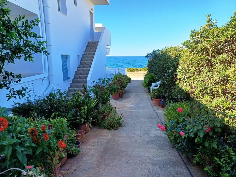 Property building, Garden, Garden view, Sea view