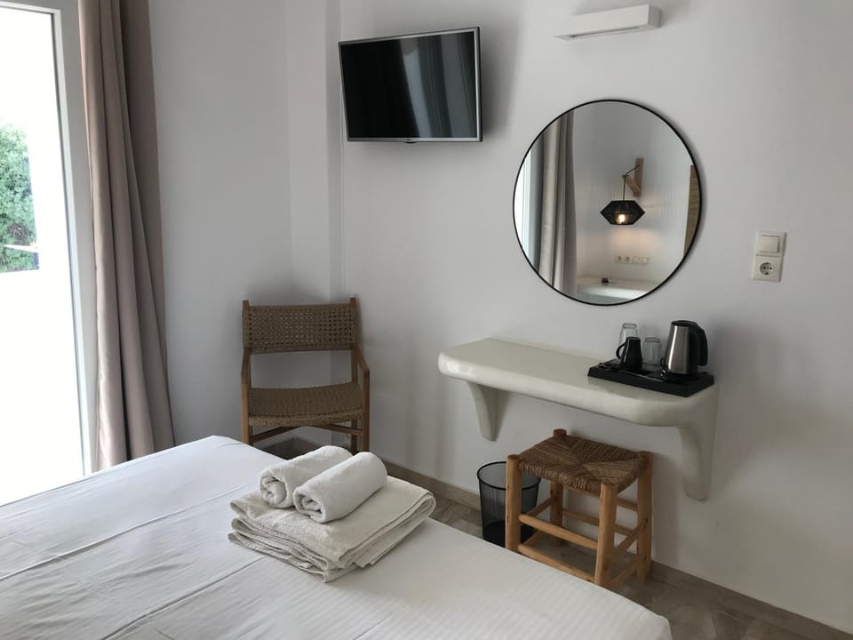 Vassiliki Rooms Bed and Breakfast in Paros